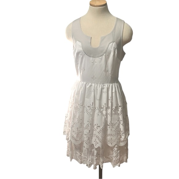 Milly "Pippa" Laser Cut Sleeveless Linen Dress, White, Size 6 - Picture 2 of 13